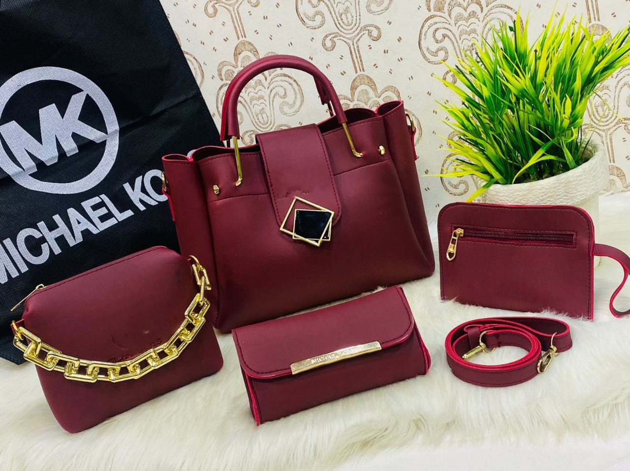 4 PCs women premium quality bags set